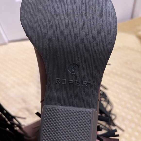 Size 6 Roper women’s cowboy boots with fringe - Picture 11 of 12